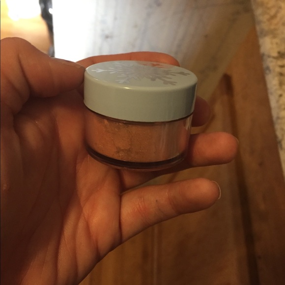 Let it glow Kylie highlighter - Picture 7 of 8